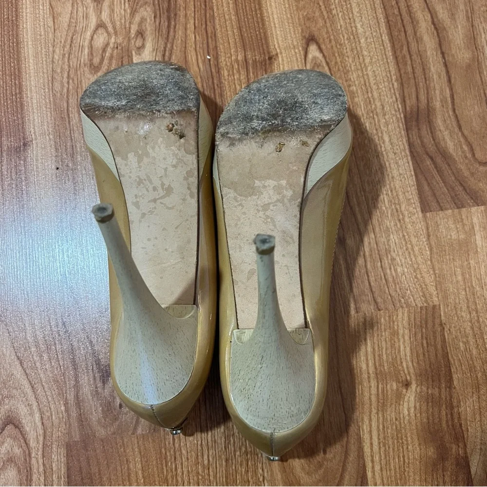 Stuart Weitzman Beige Nude Patent Leather Peep Toe Platform Pump High Heel 9M